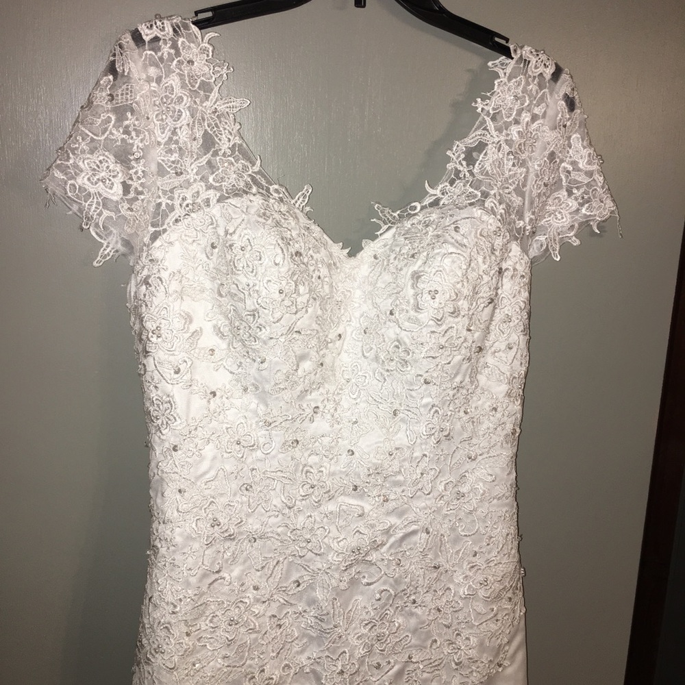 Wedding dress - Picture 3 of 6
